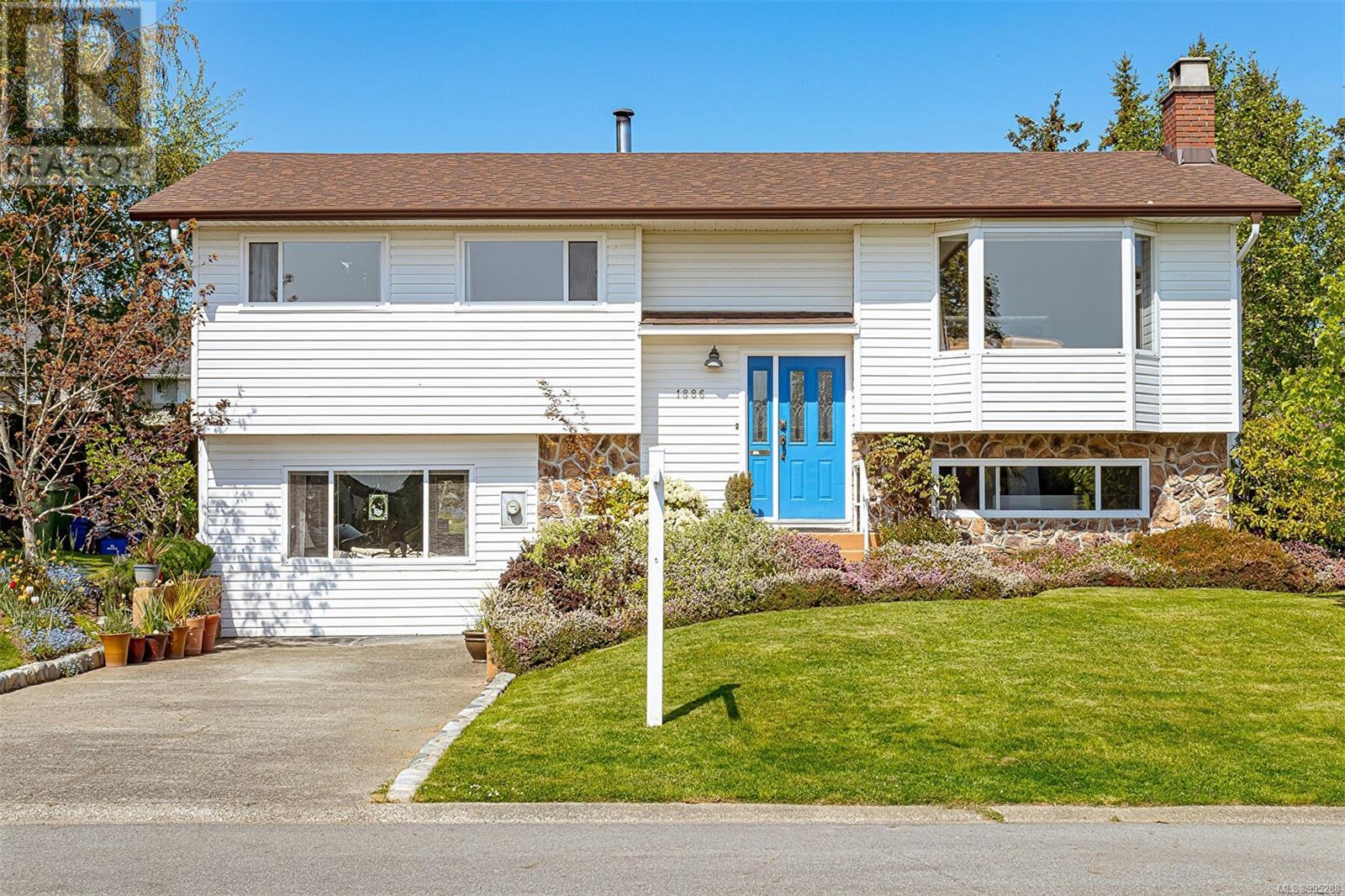 1886 Seaboard Cres
