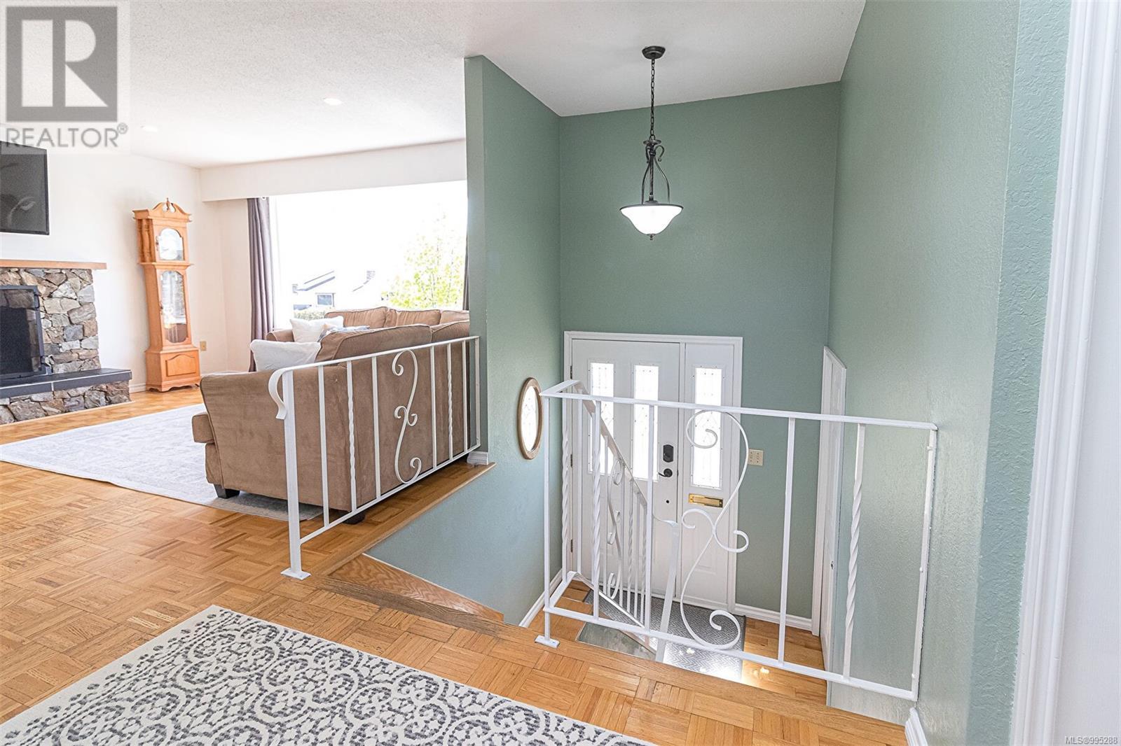 1886 Seaboard Cres