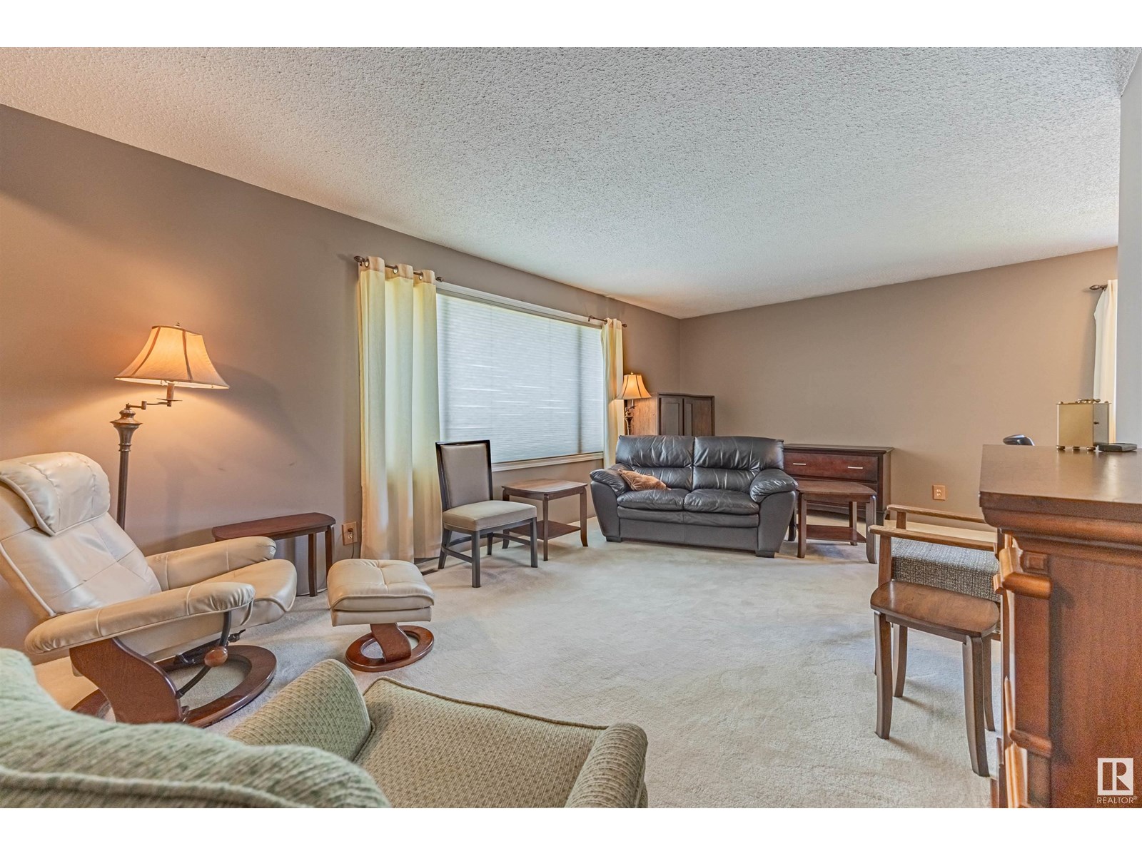 9359 58 ST NW