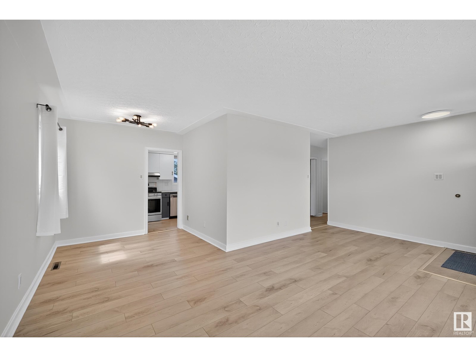 8306 156 ST NW NW
