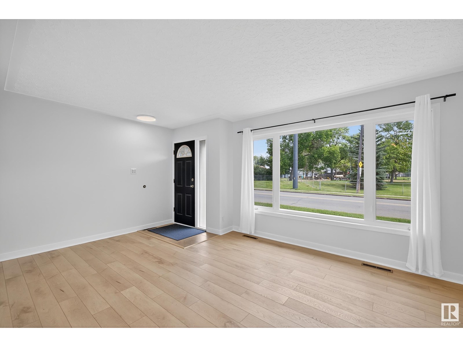 8306 156 ST NW NW