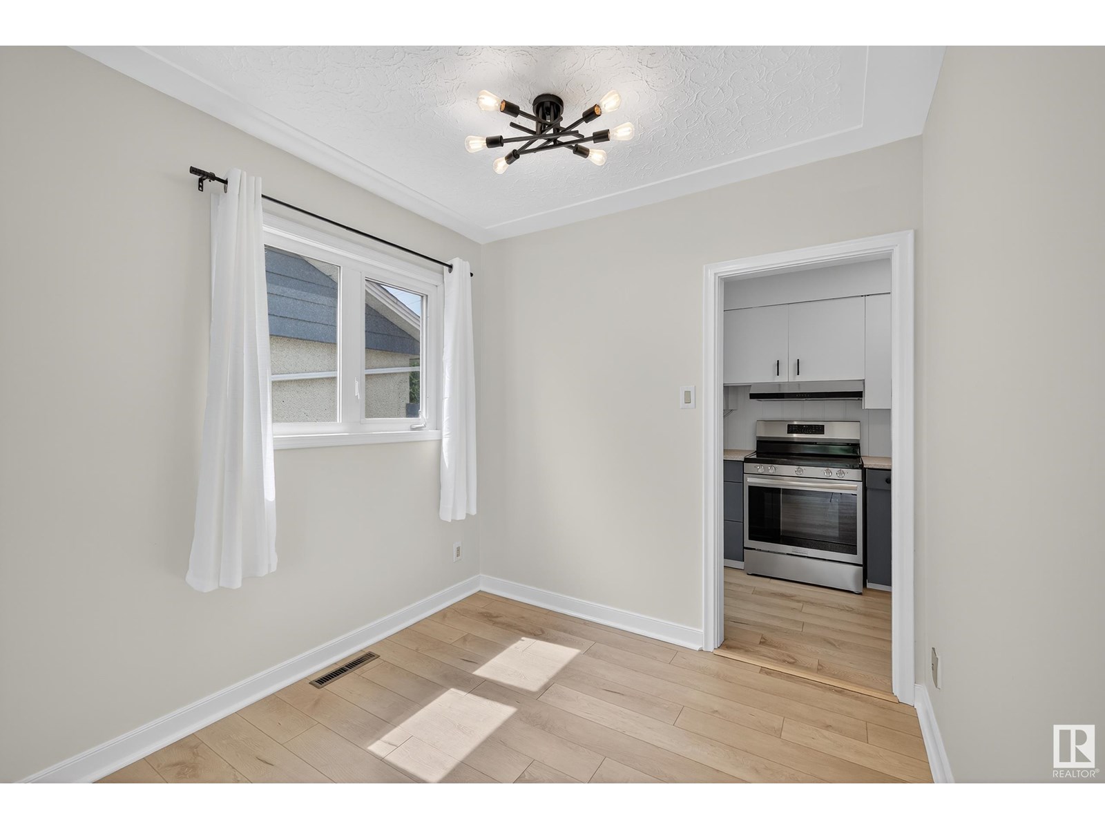 8306 156 ST NW NW