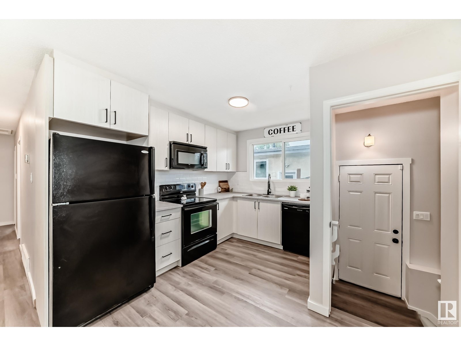 8405 134 AV NW