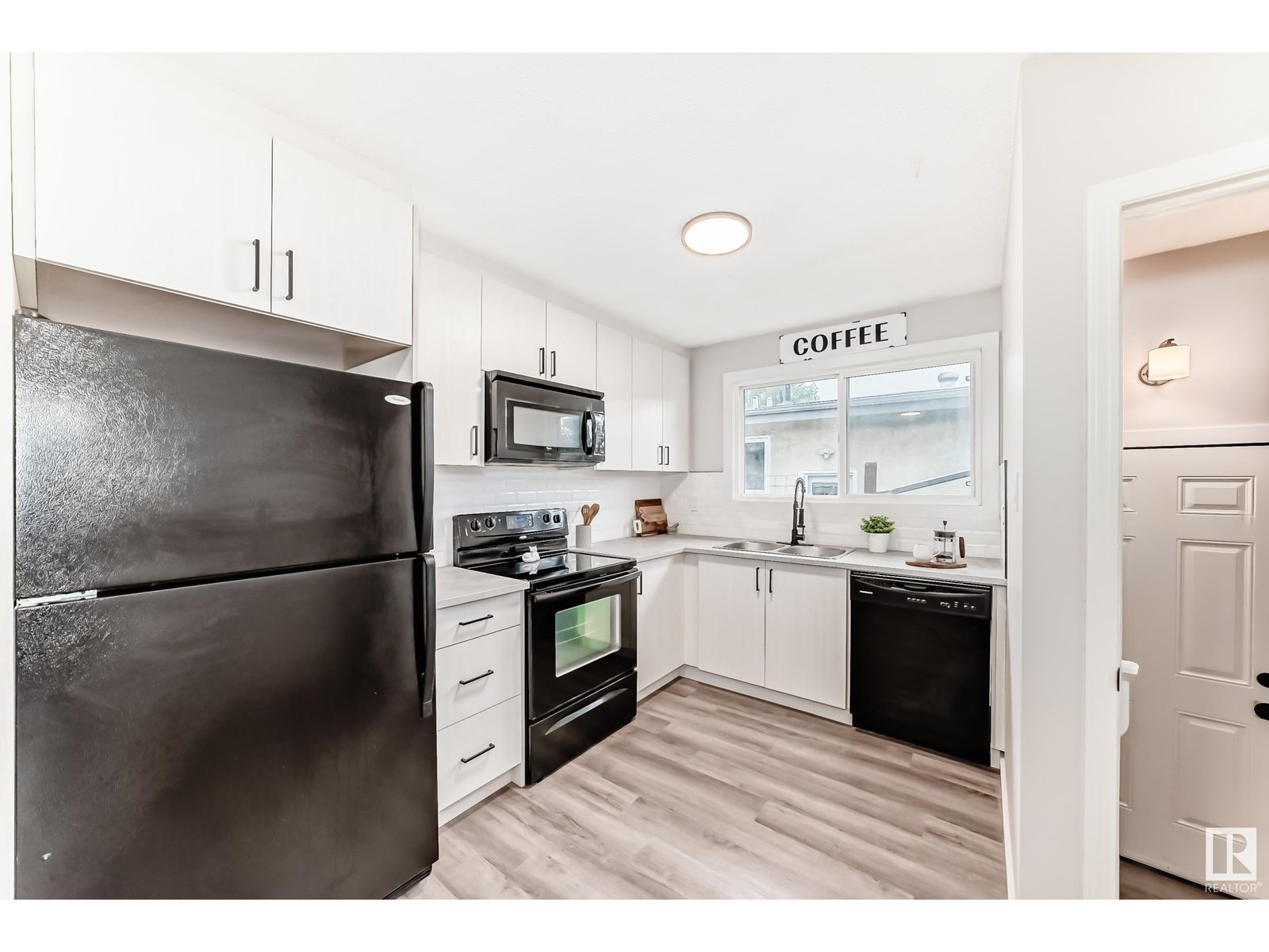 8405 134 AV NW