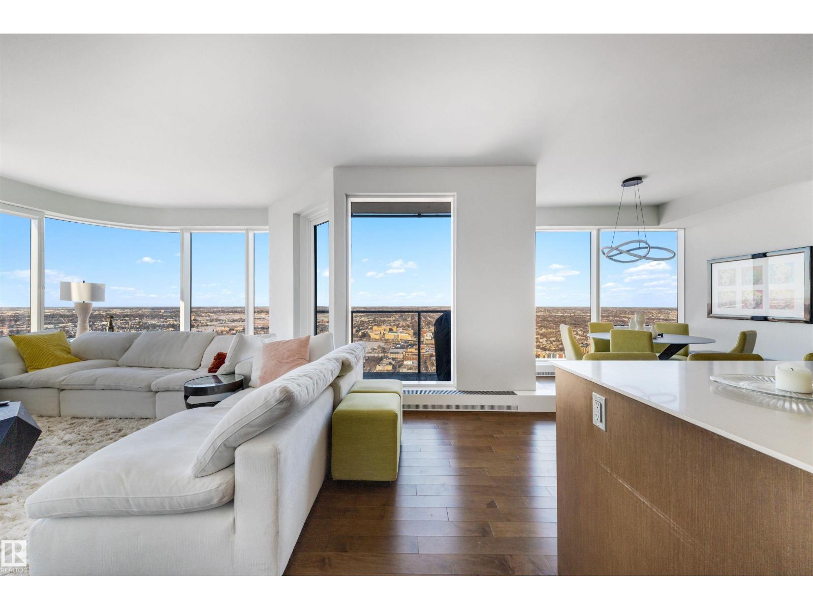 #4001 10360 102 ST NW