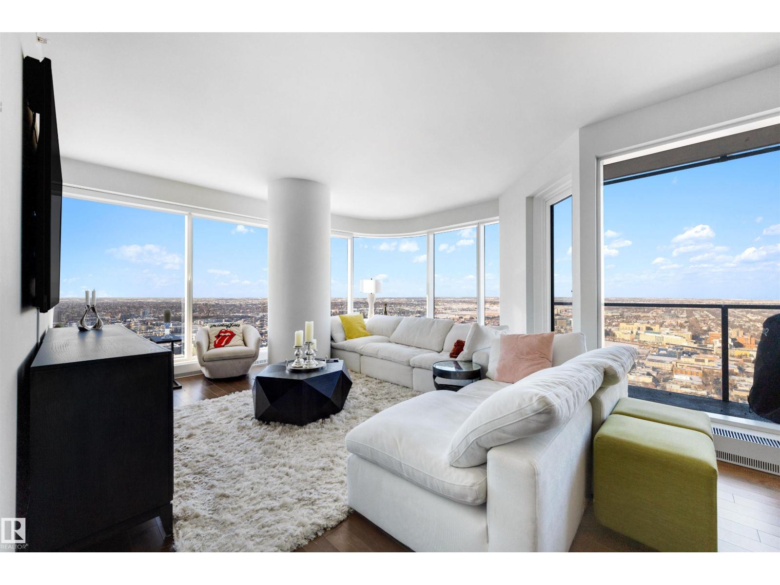 #4001 10360 102 ST NW