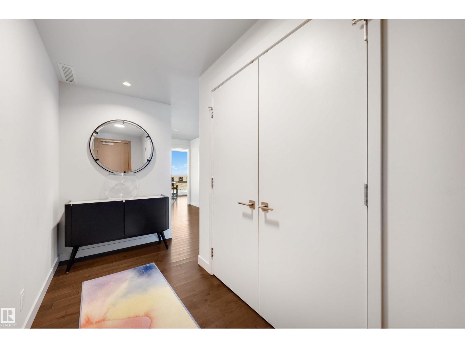 #4001 10360 102 ST NW