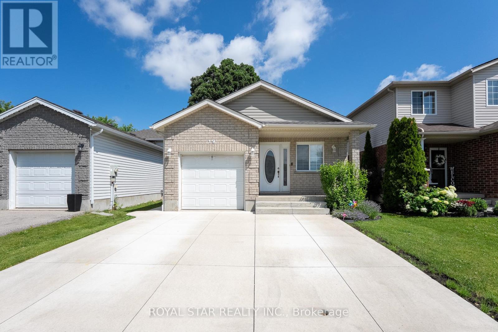 19 LANGLAW DRIVE