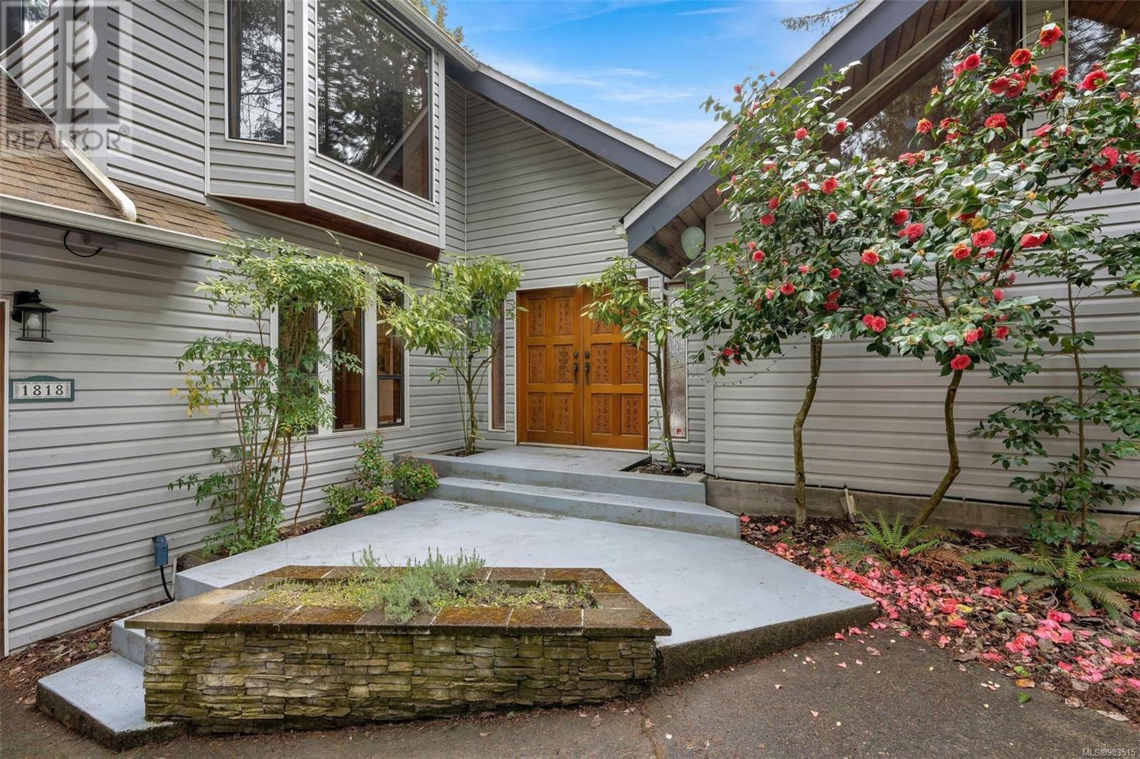1818 Wooden Rd