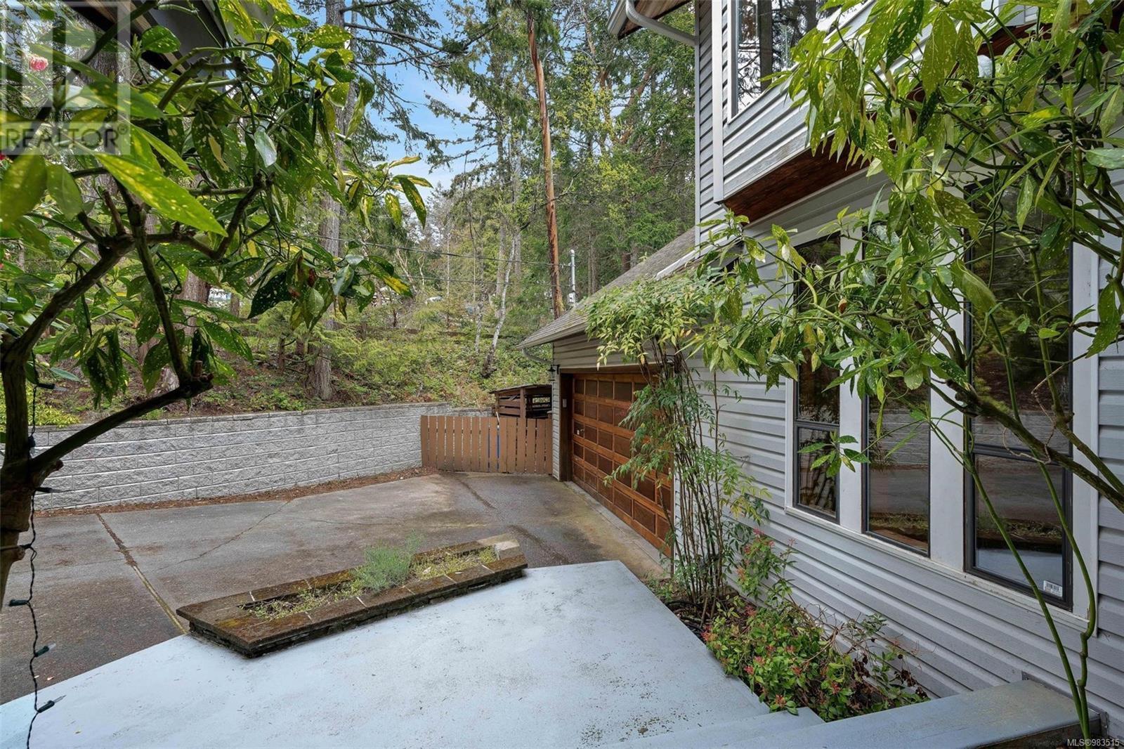 1818 Wooden Rd