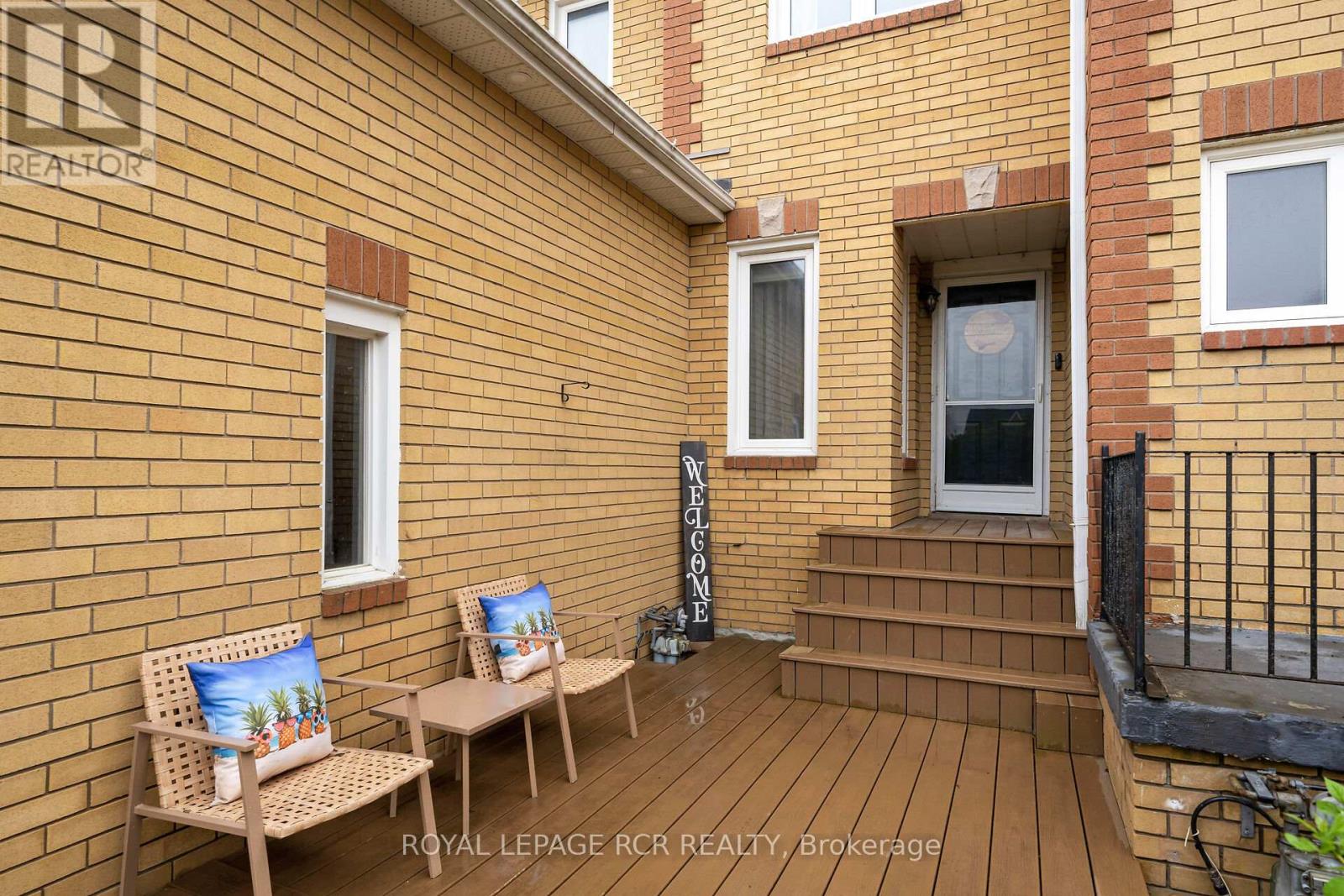 120 HOWARD CRESCENT
