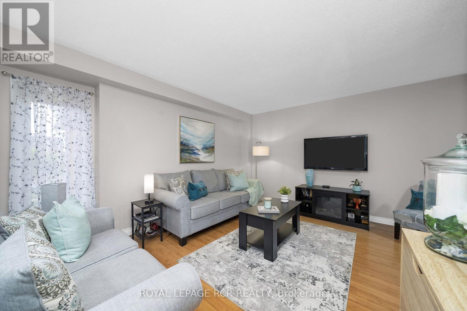 120 HOWARD CRESCENT