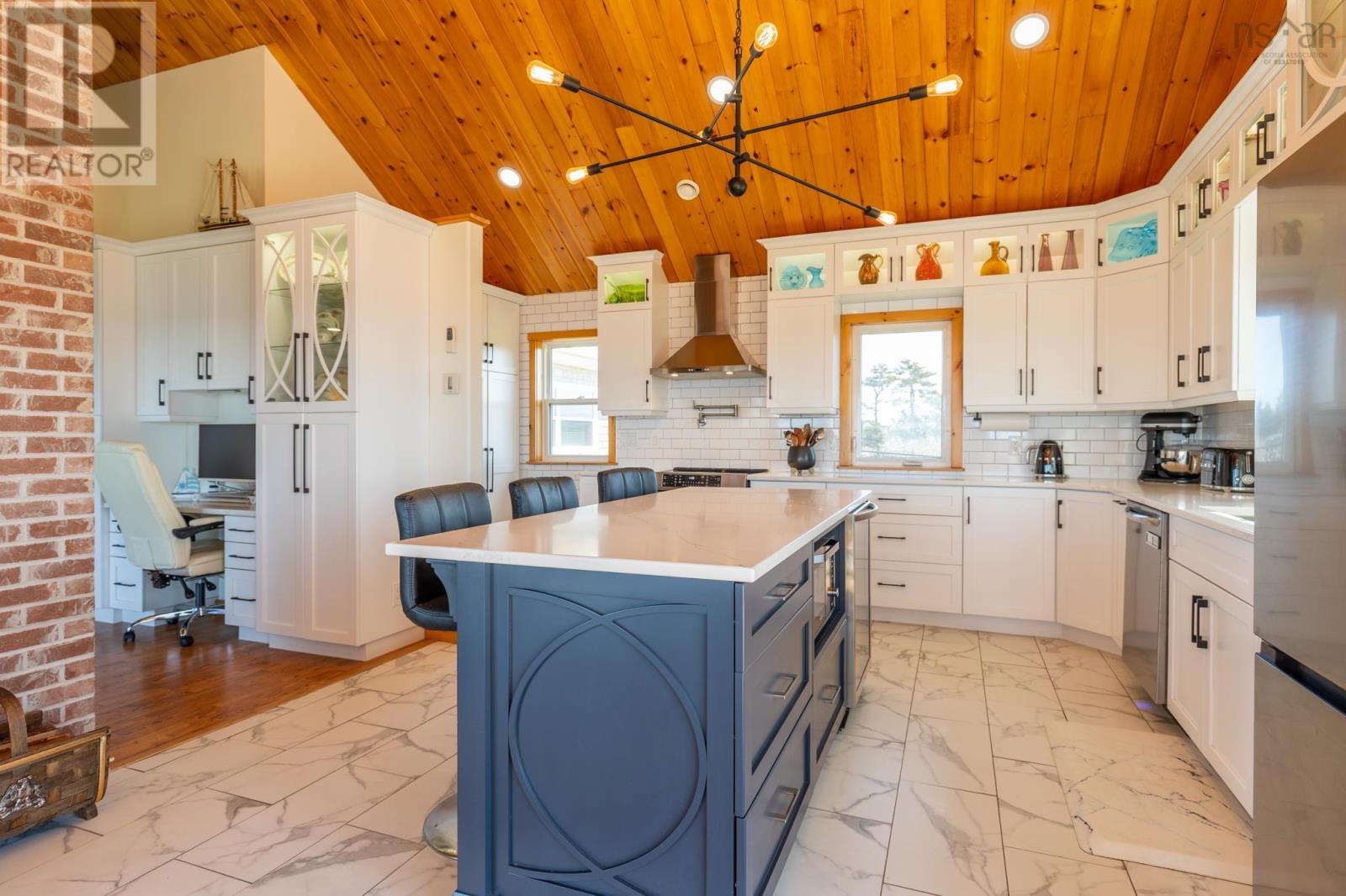 2435 Main Shore Road