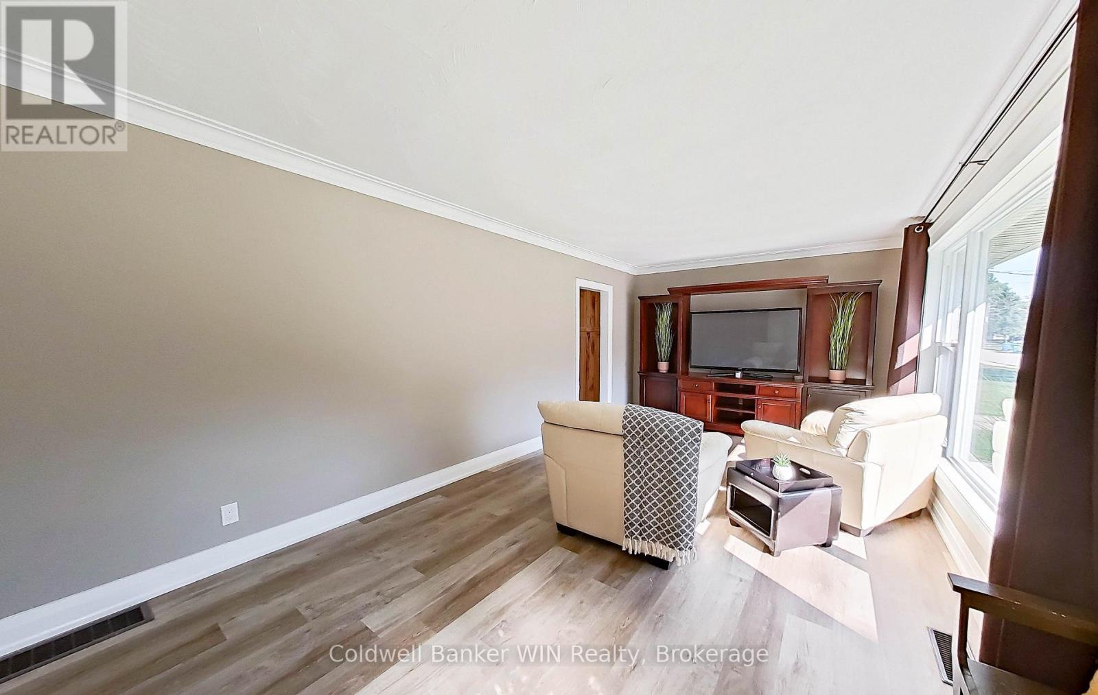 278 QUEEN STREET S