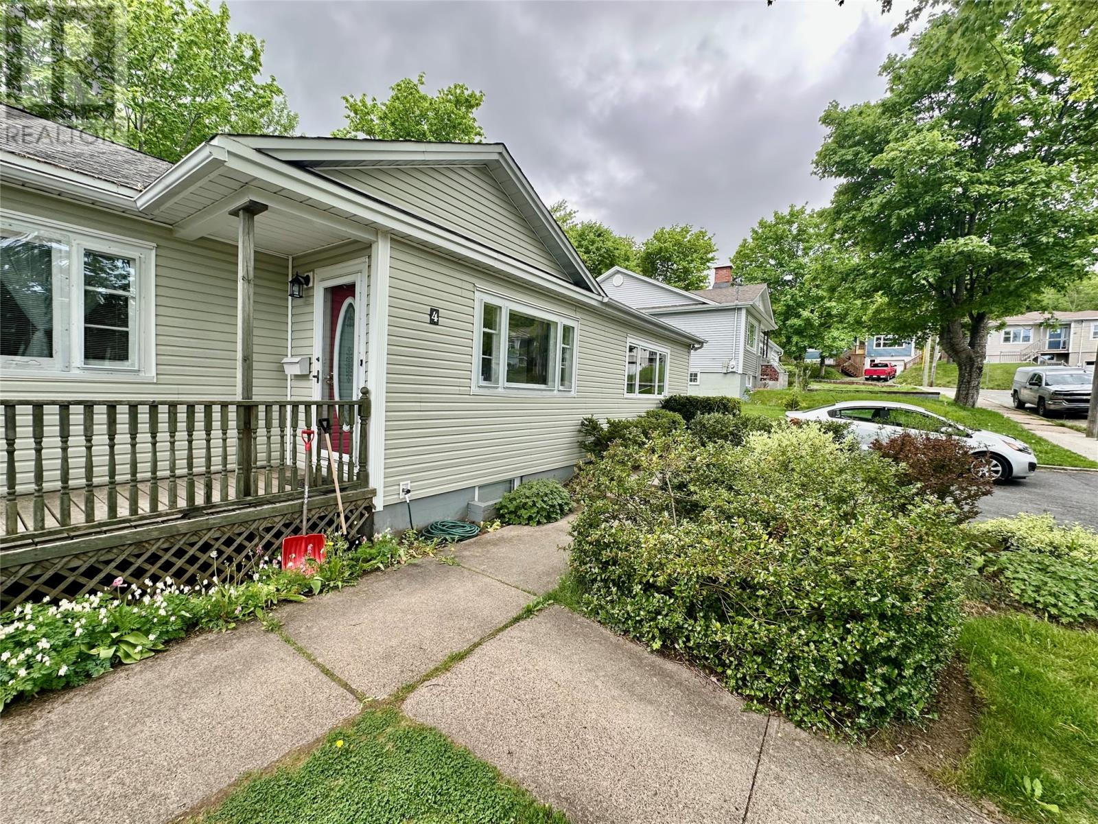 6 Amherst Place