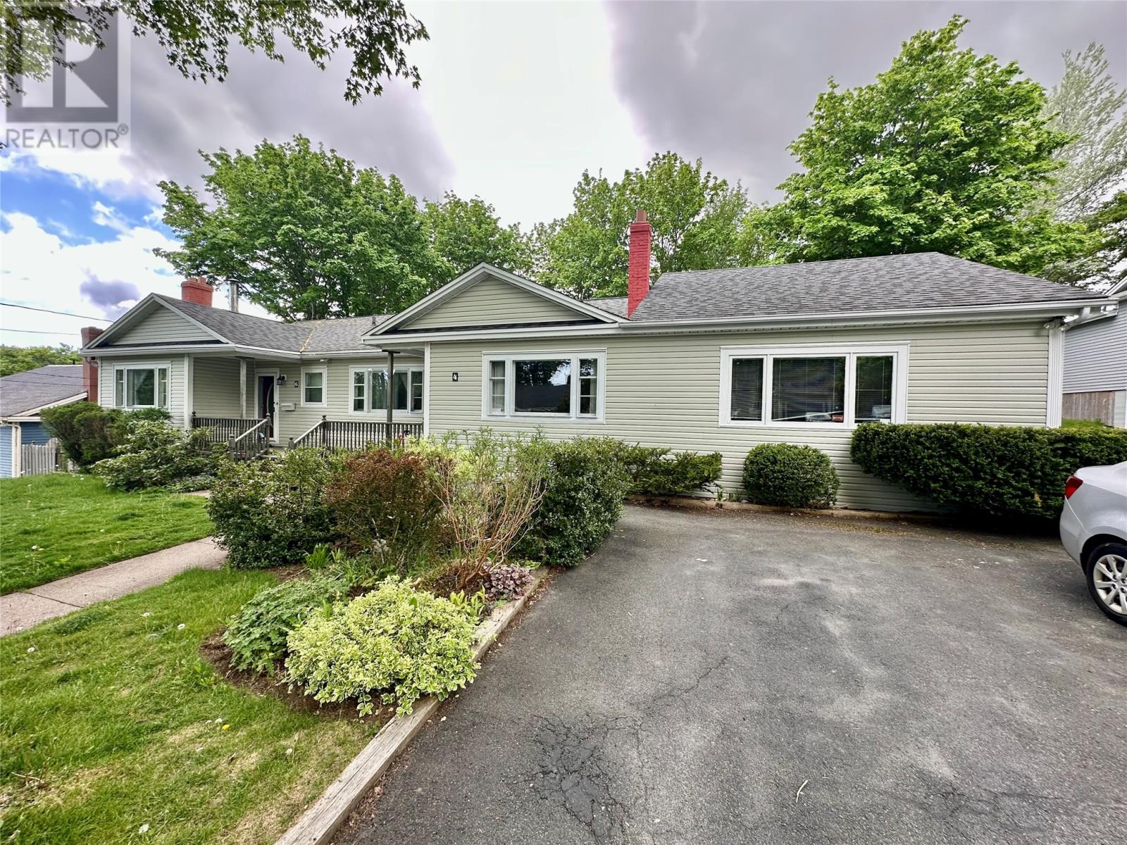 6 Amherst Place