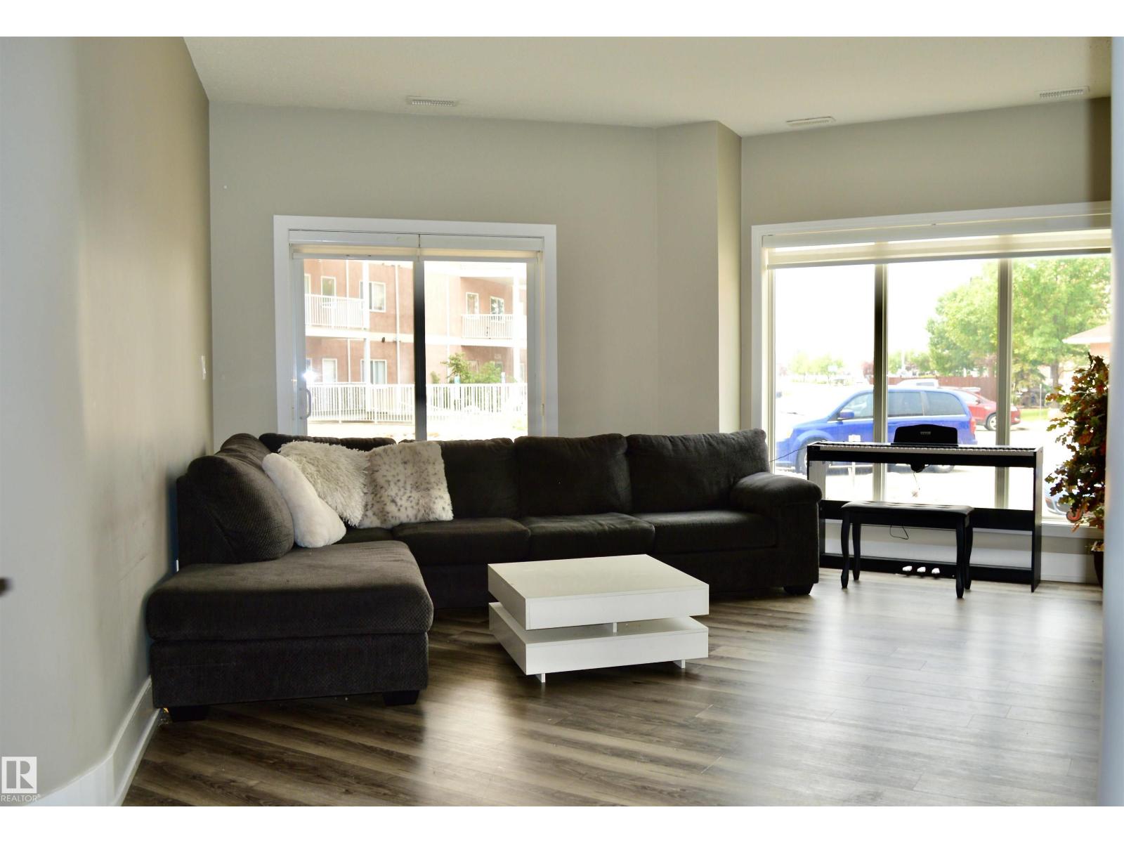 #104 4312 139 AV NW