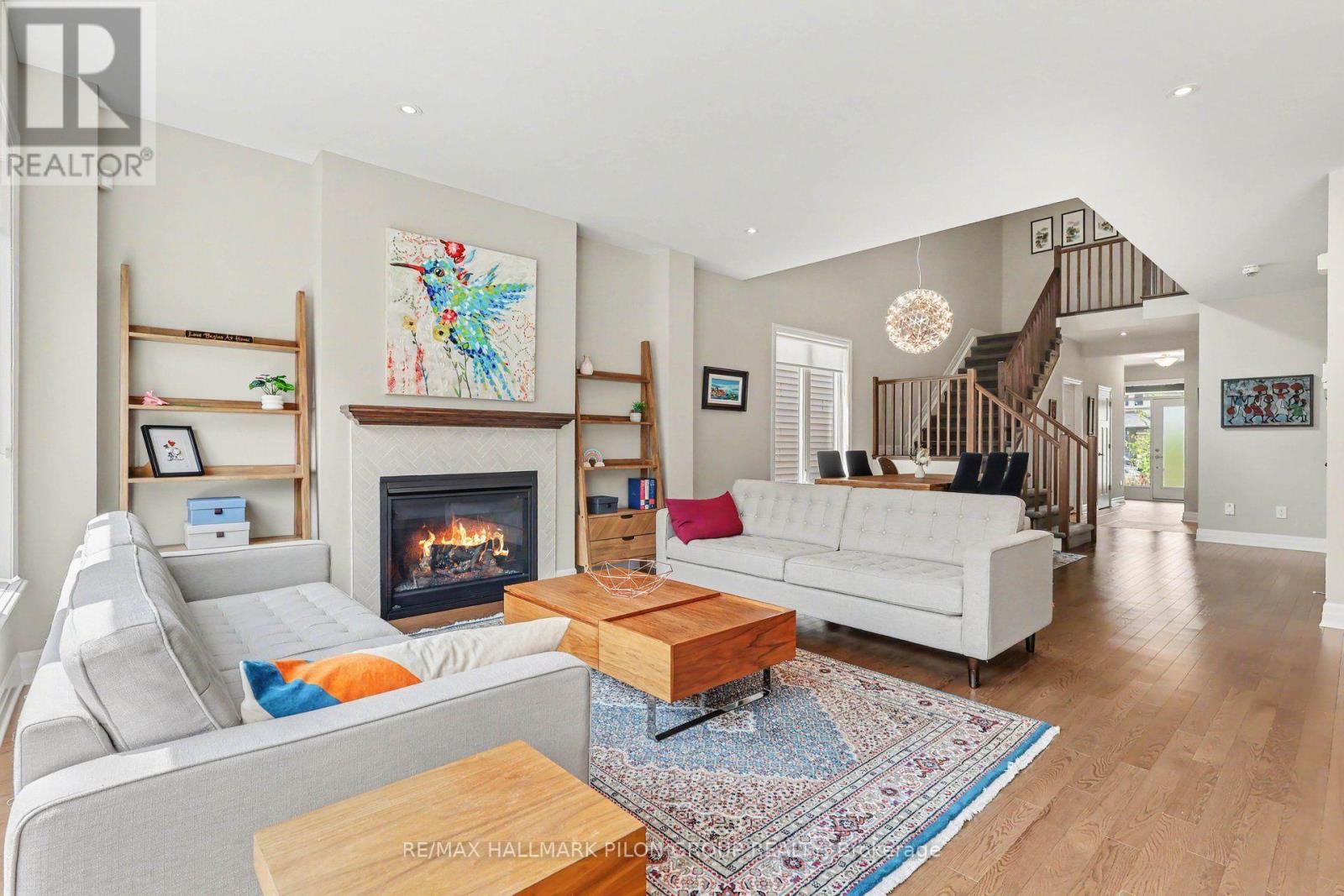 260 SHINLEAF CRESCENT