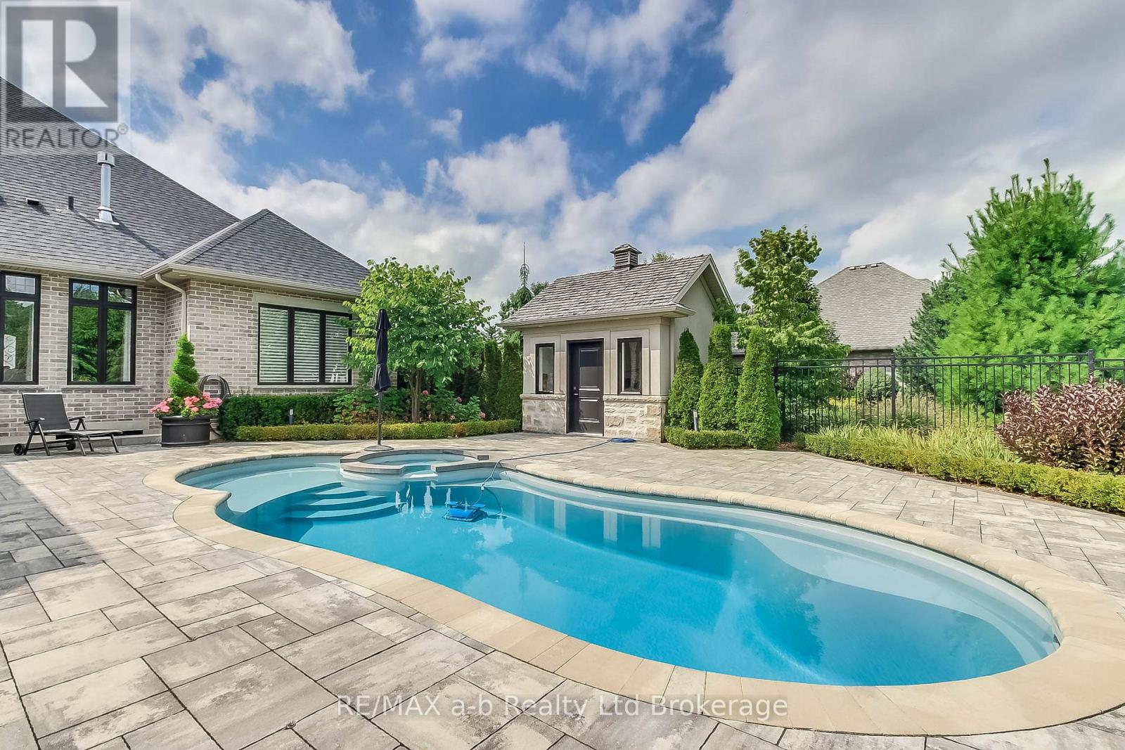 27 OTTERVIEW DRIVE