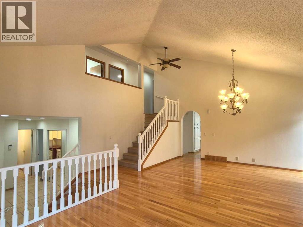 7 Suncastle Crescent SE