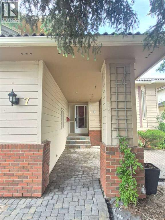 7 Suncastle Crescent SE