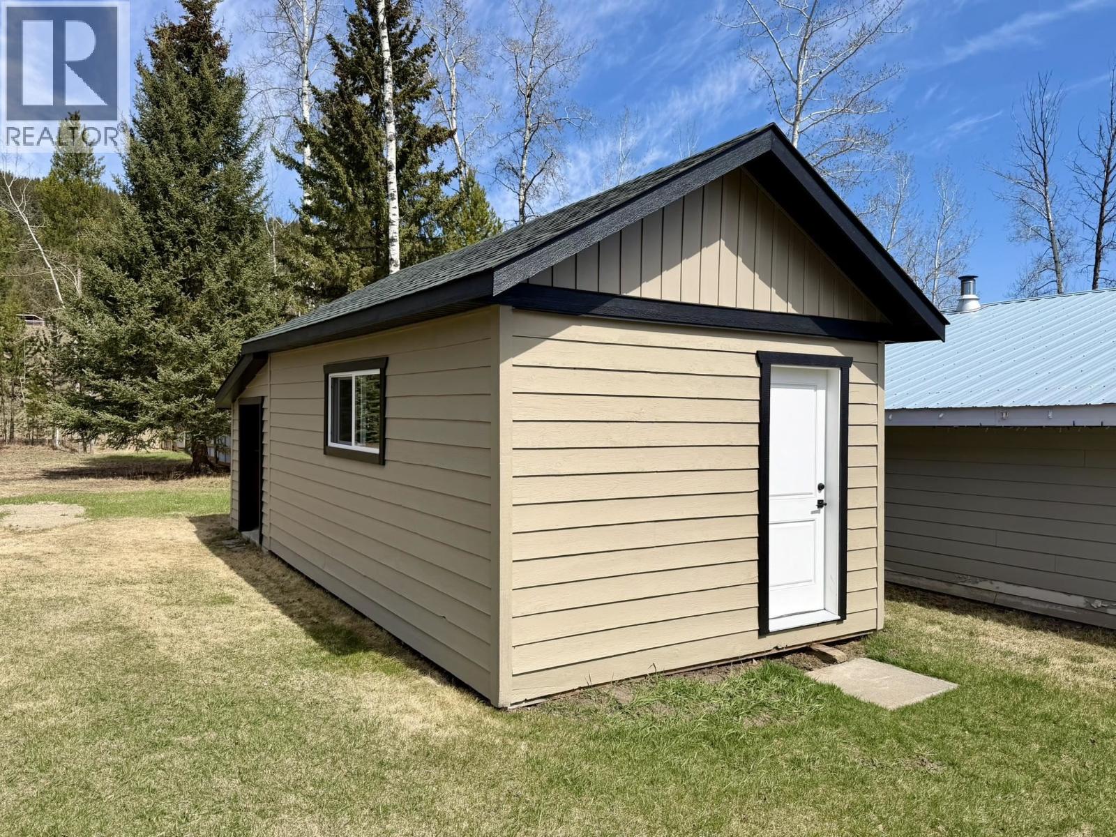 5901 HORSE LAKE ROAD