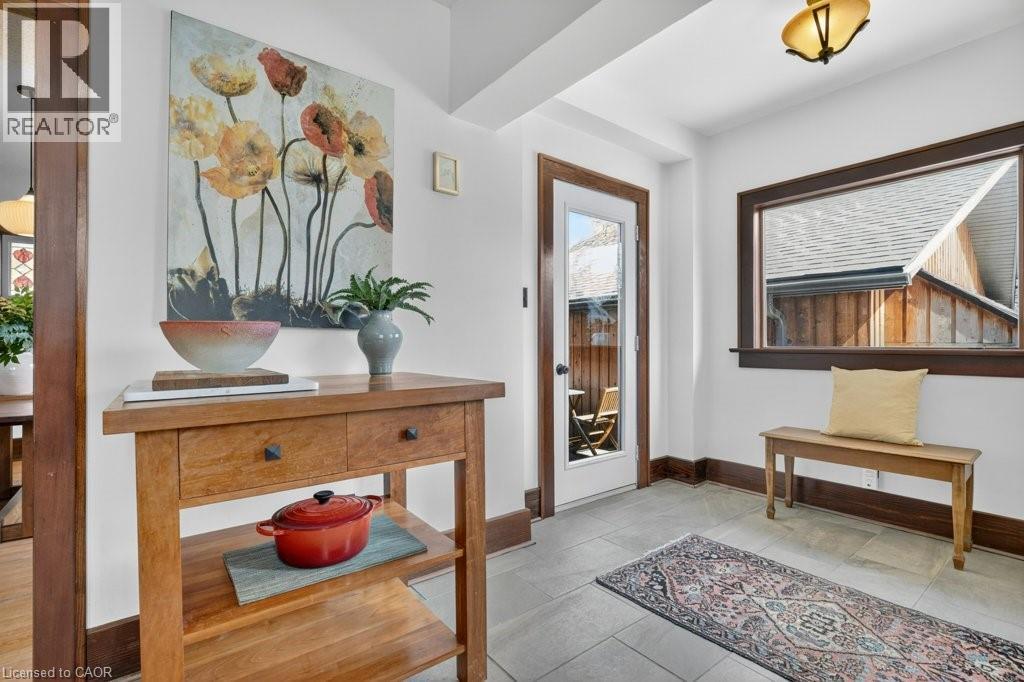 859 QUEEN'S Boulevard