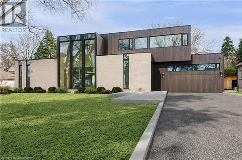 16 JOANNE Court Ancaster ON L9G1B1