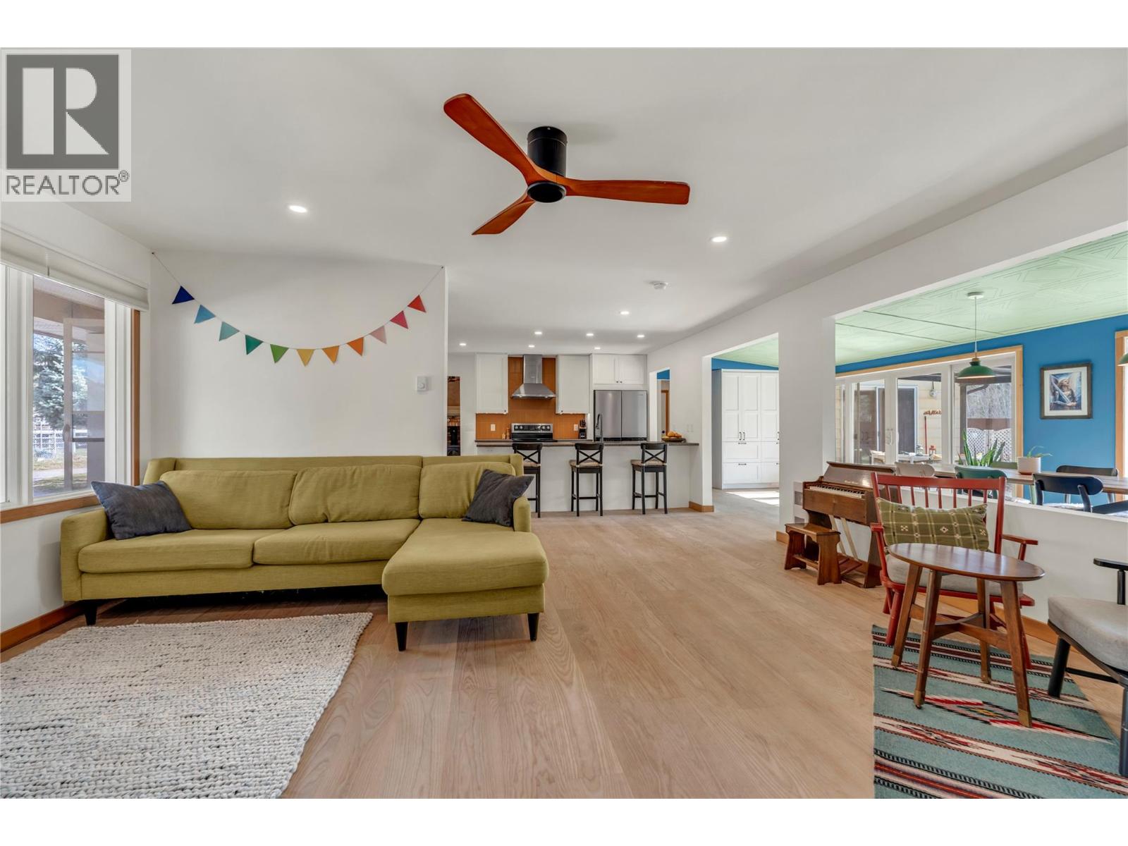 212 Carr Crescent