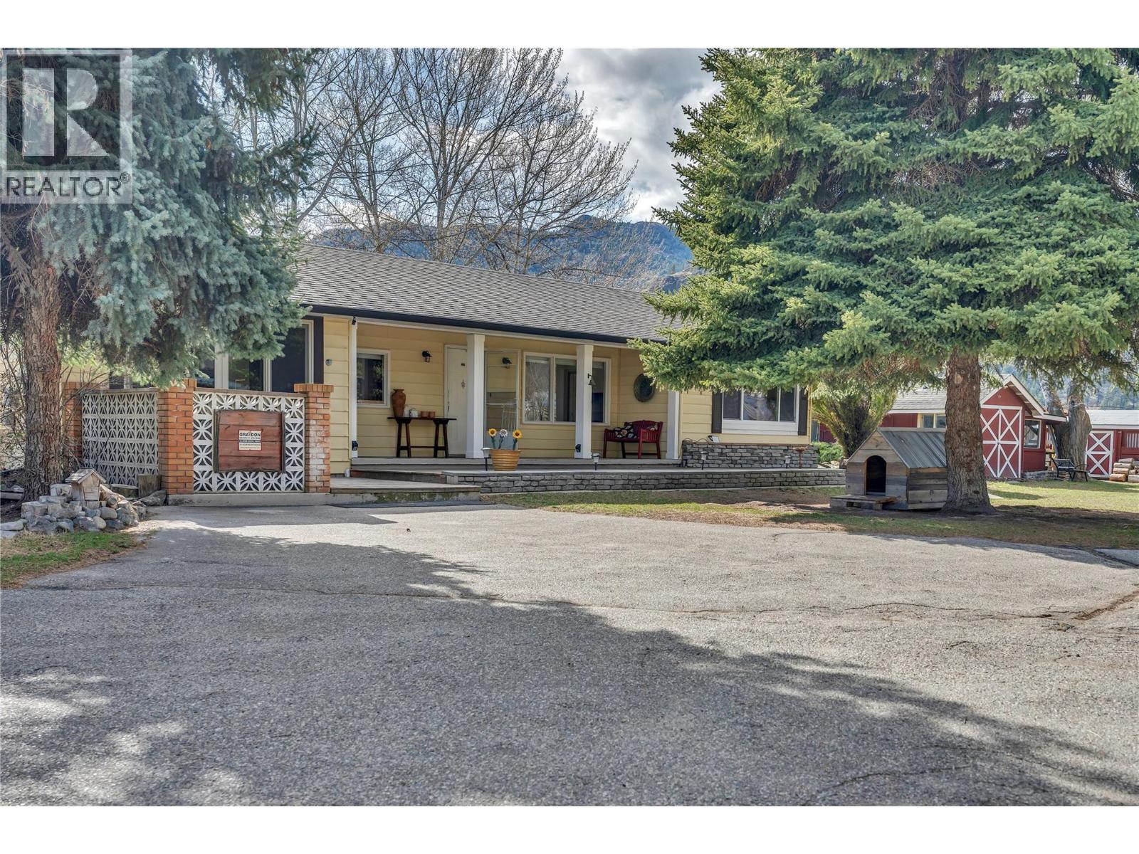 212 Carr Crescent