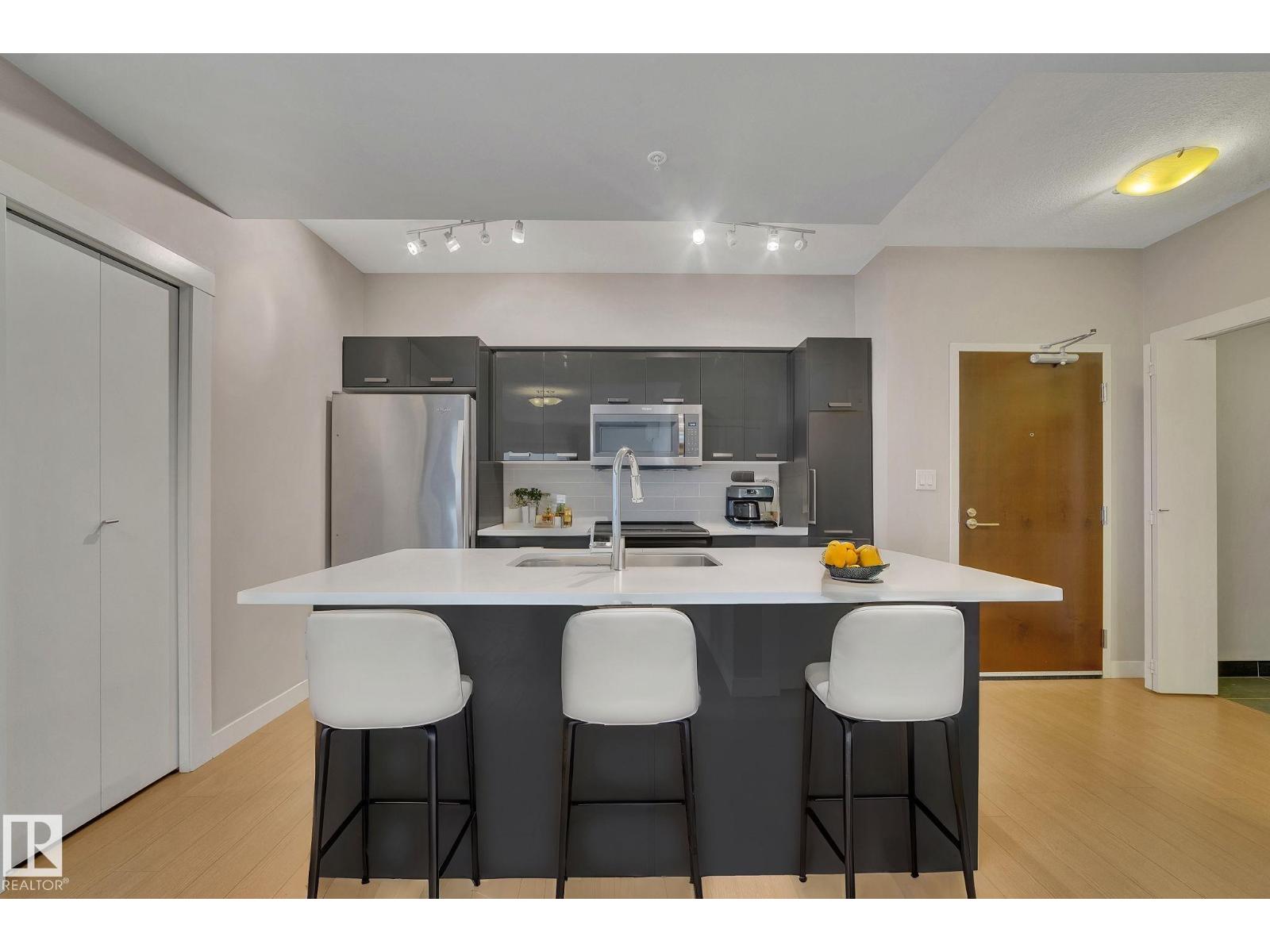 #2107 10410 102 AV NW