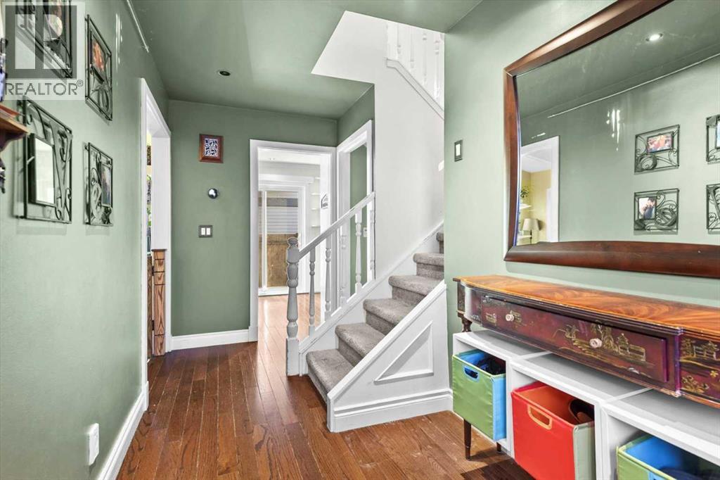 107 Woodford Crescent SW