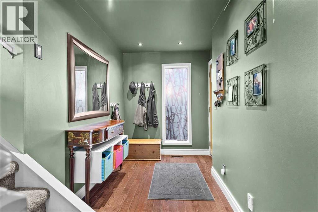 107 Woodford Crescent SW