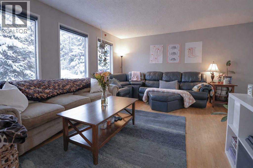 102 Dalgleish Bay NW