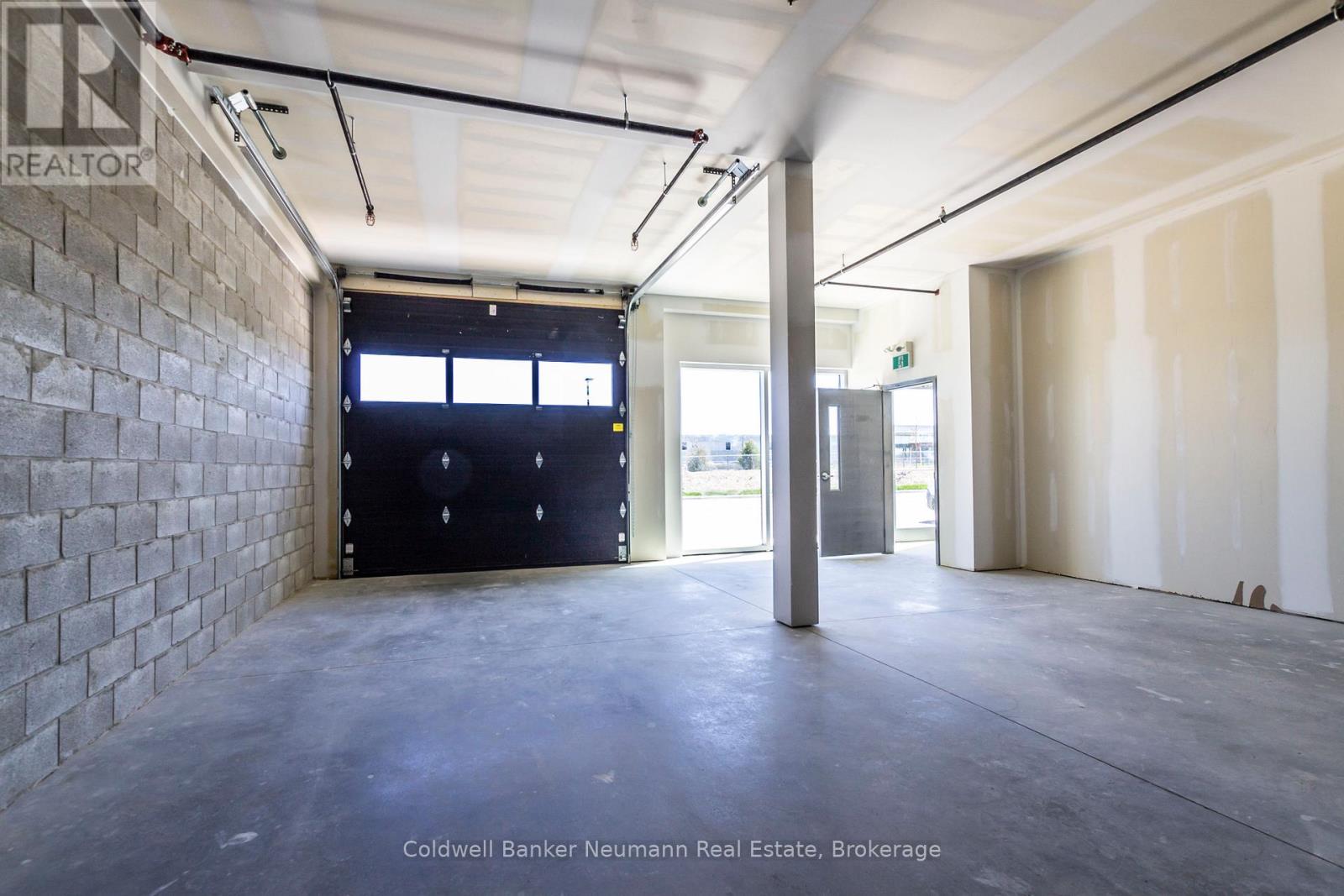 28 LOWER - 589 HANLON CREEK BOULEVARD