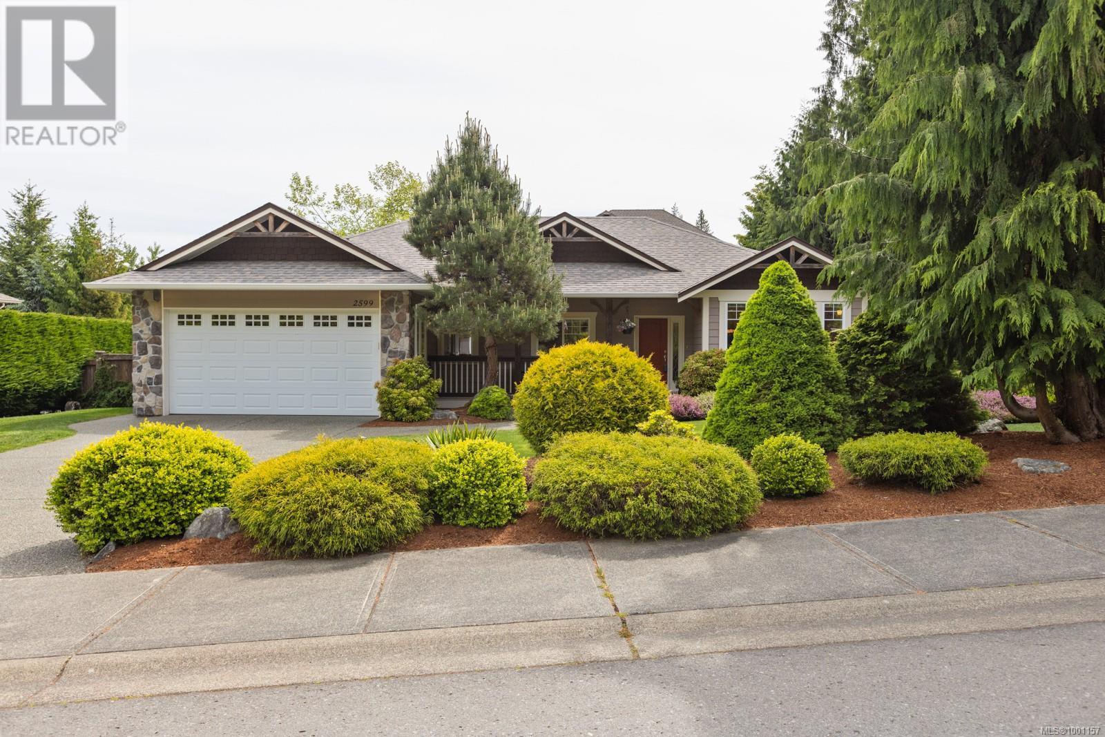 2599 Kinnoull Cres