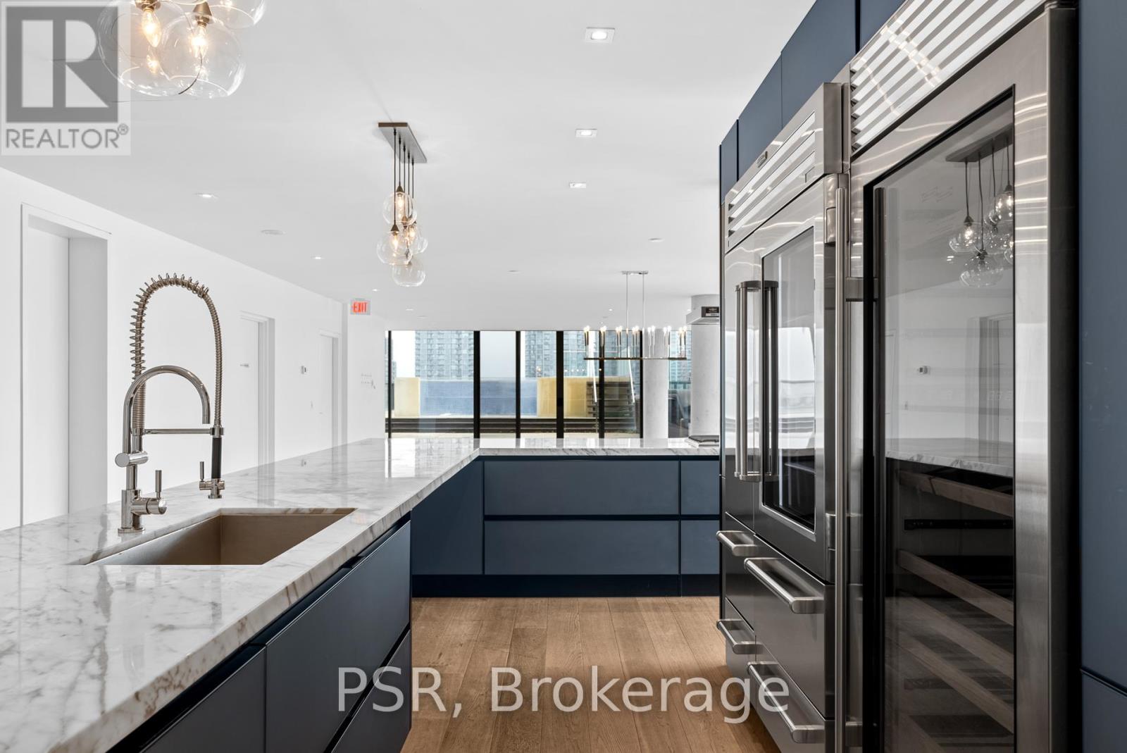 PH1001 - 500 WELLINGTON STREET W