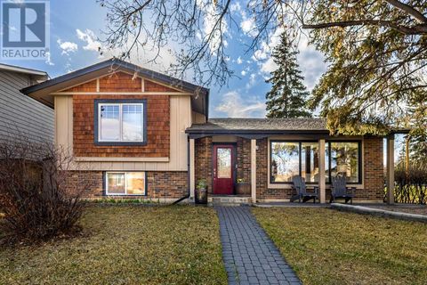 219 Lake Rosen Crescent SE Calgary AB T2J3L9