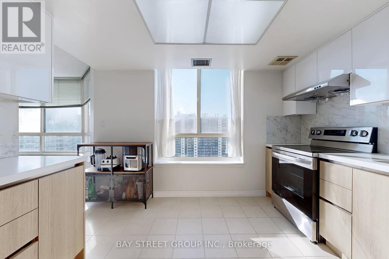 Photo 1 of 32 — 1708 - 275 BAMBURGH CIRCLE Unit 1708, Toronto (Steeles), ON M1W3X4