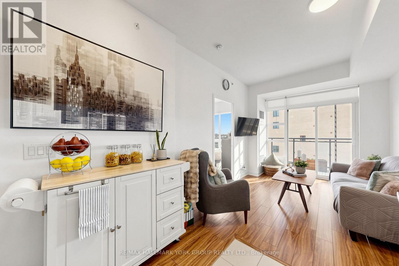 Photo 1 of 30 — 612 - 840 QUEEN'S PLATE DRIVE Unit 612, Toronto (West Humber-Clairville), ON M9W0E7