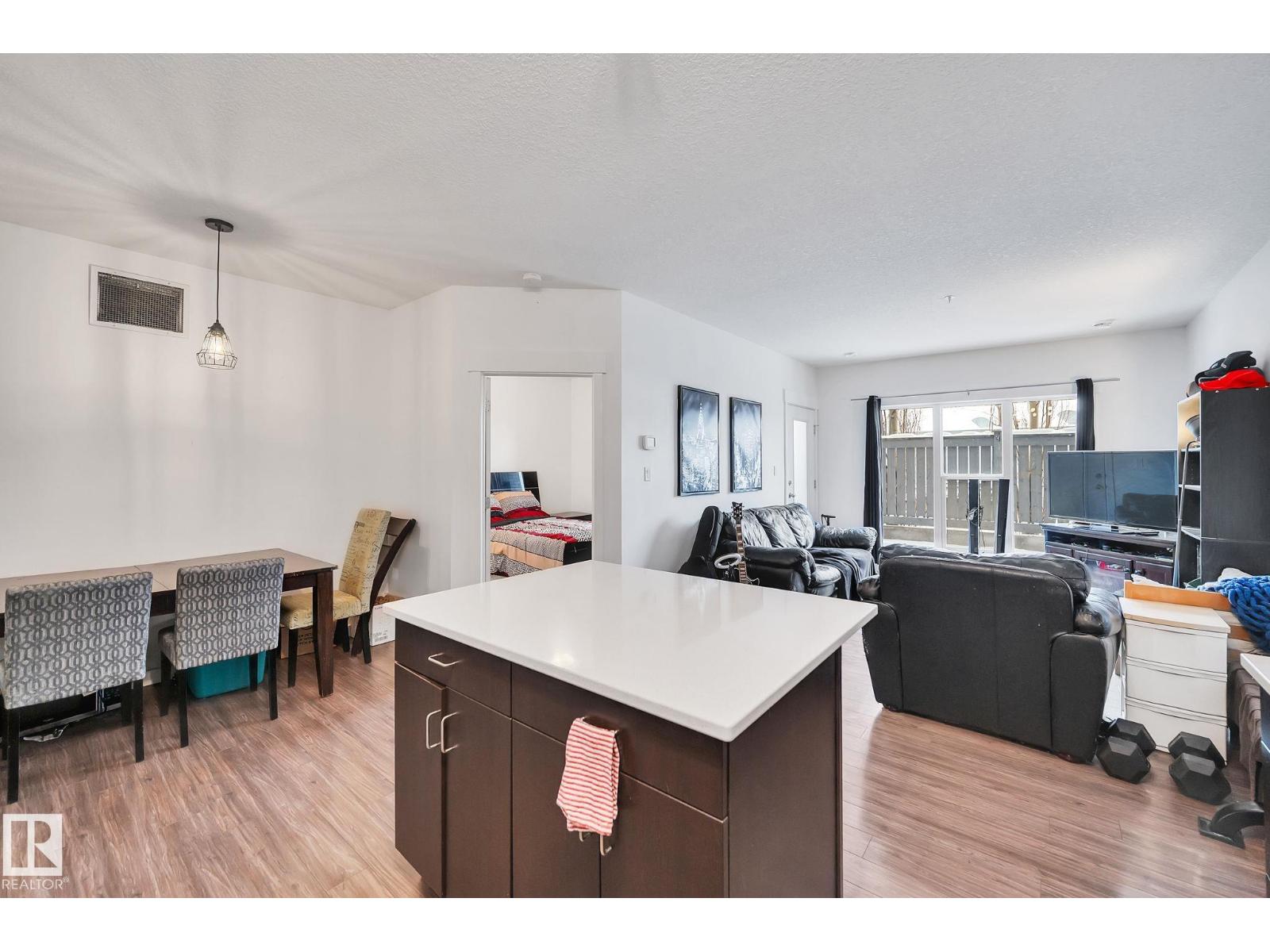 #109 10518 113 ST NW