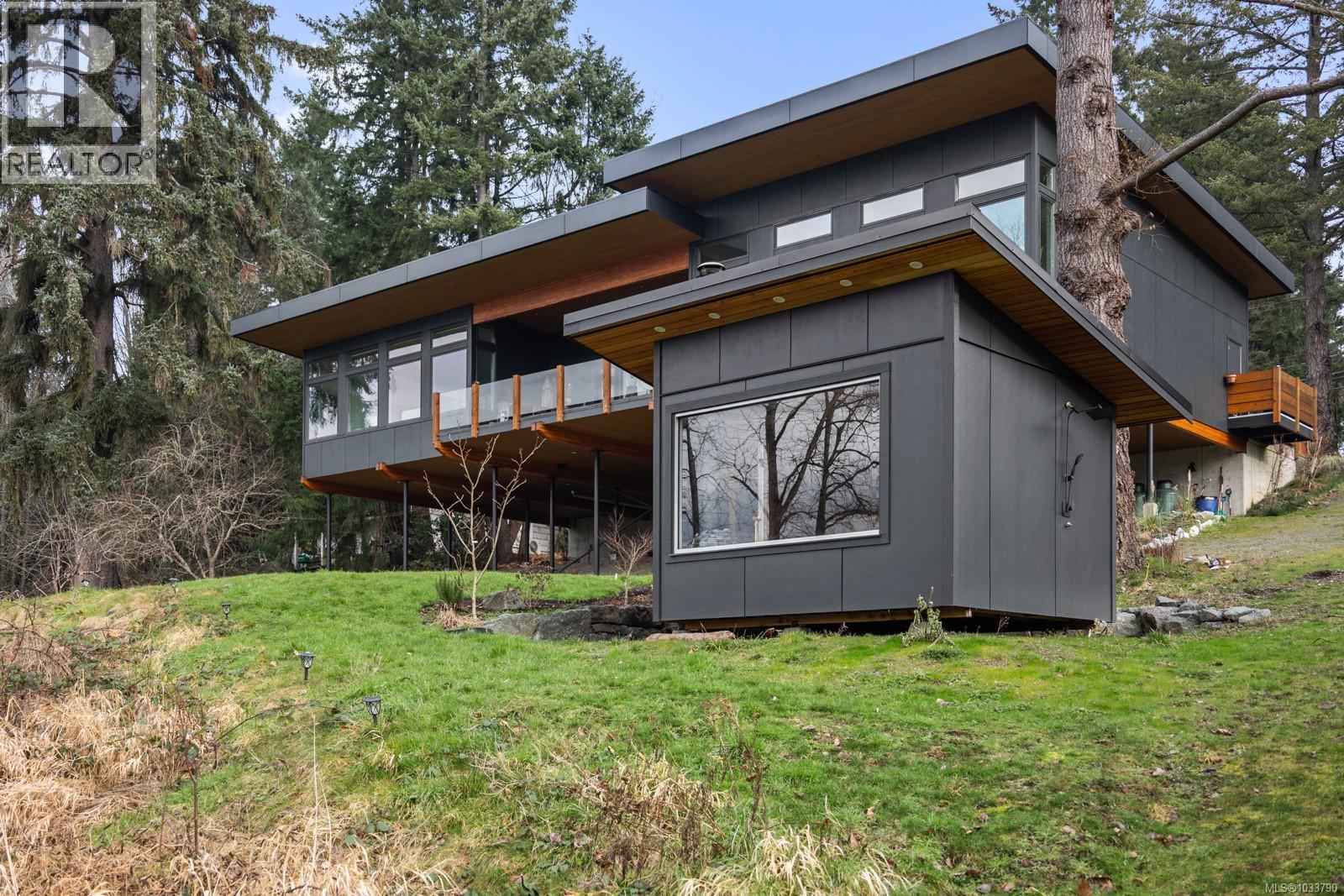 4721 Island Hwy