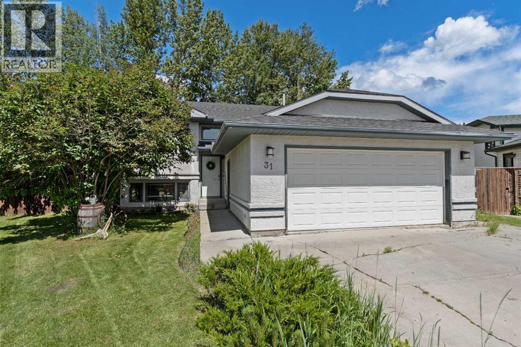 Photo 1 of 34 — 31 Steward Drive, Whitecourt, AB T7S1R1