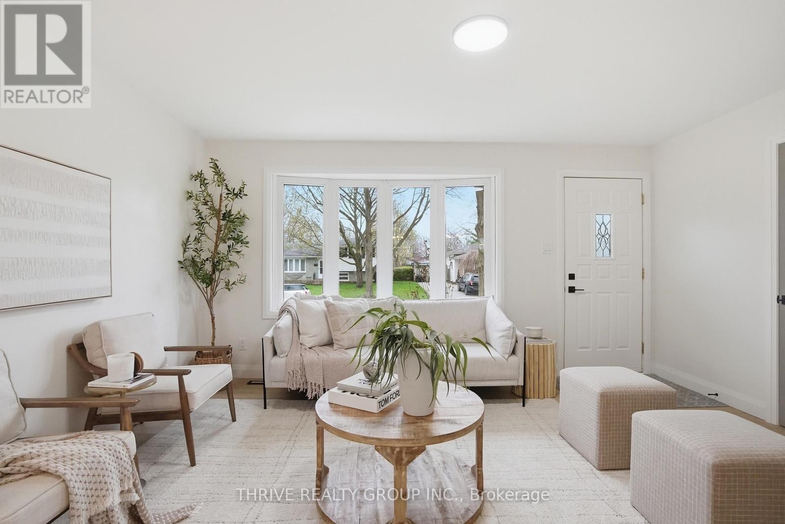 44 MENDIP CRESCENT