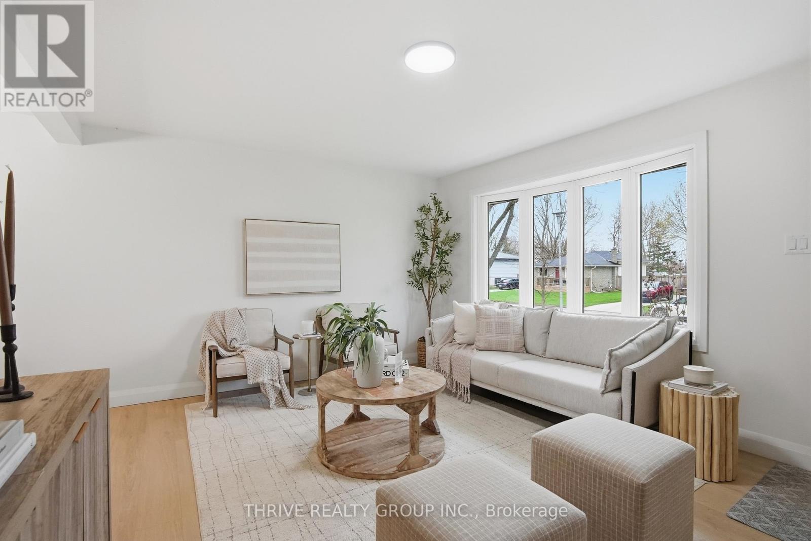 44 MENDIP CRESCENT