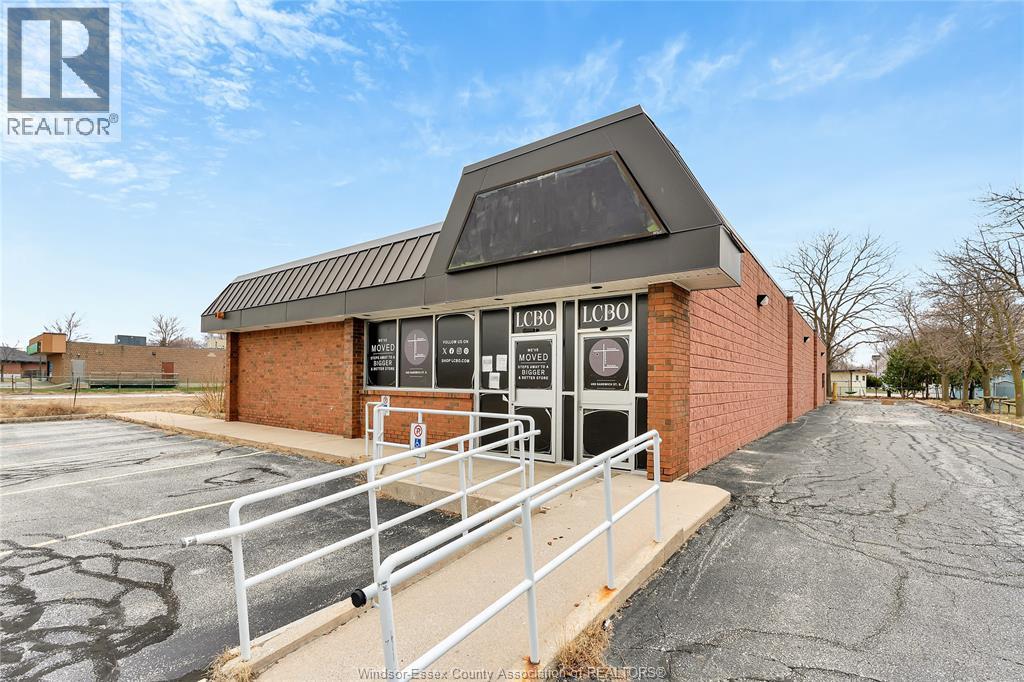 495/485 SANDWICH STREET South