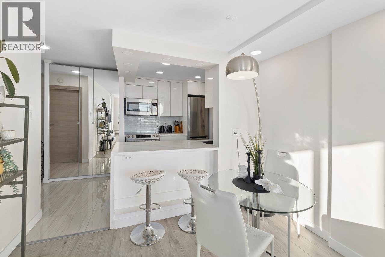 1601 2004 FULLERTON AVENUE