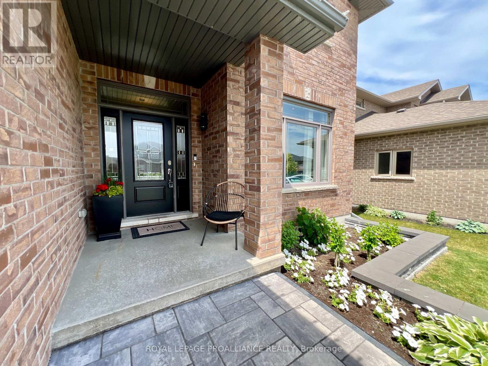 32 VERTIS COURT