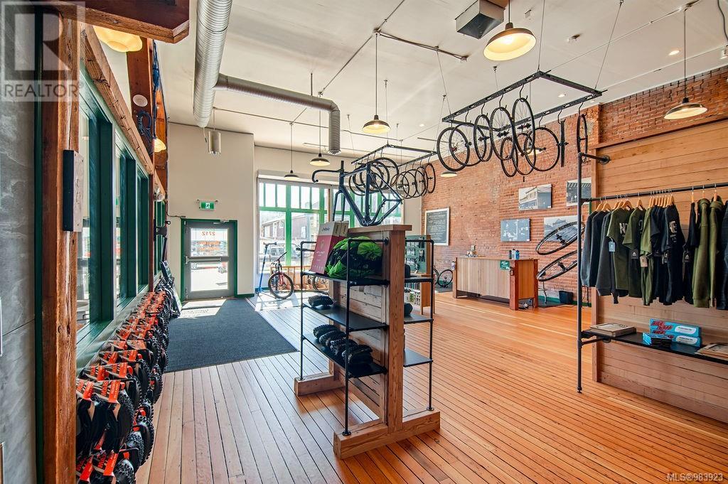 2712 Dunsmuir Ave