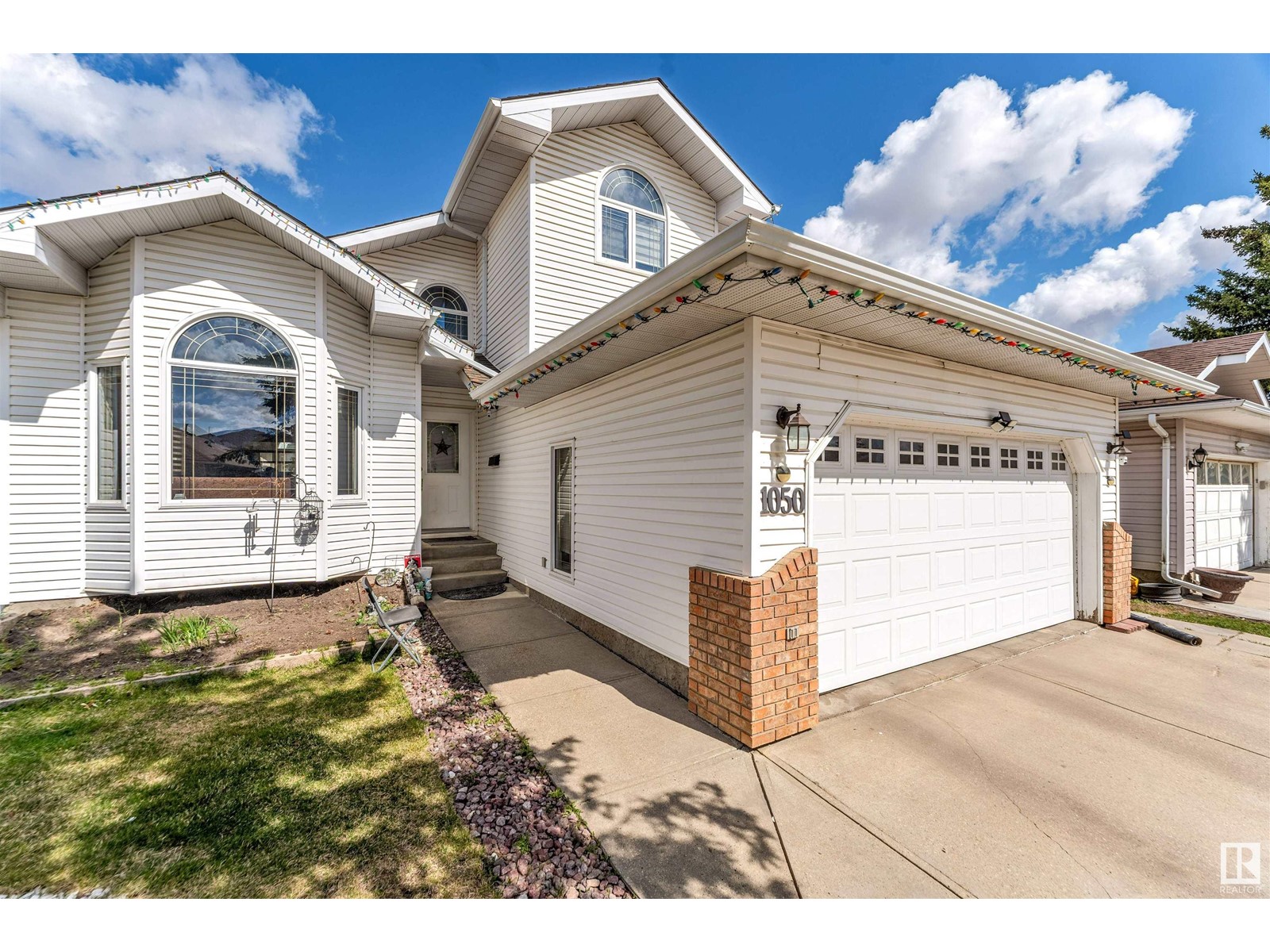 1050 JAMES CRESCENT NW NW